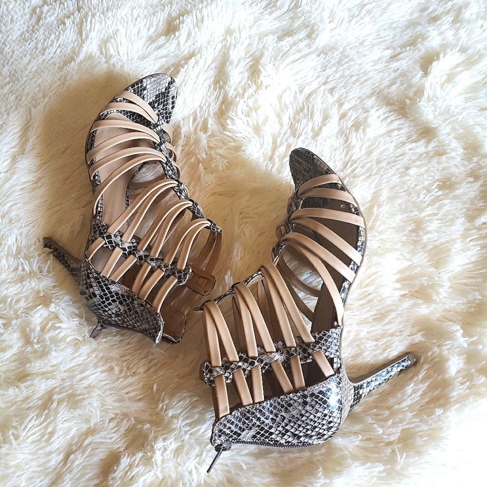 LIKE NEW Report Ricco tan Strappy/wrap sandal